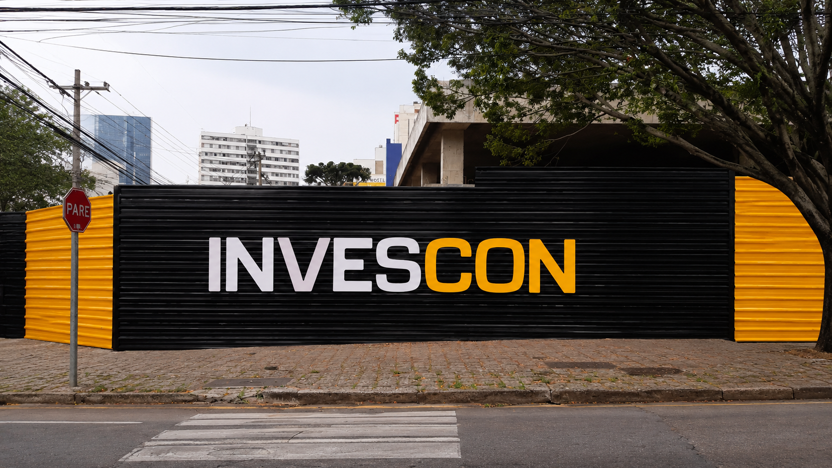 Fachada externa com letras caixa da Invescon